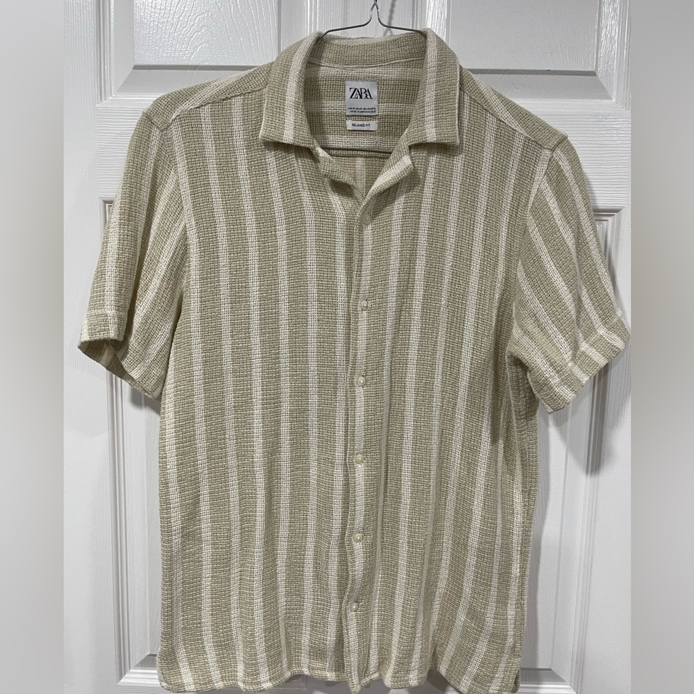 Zara men’s button down shirt medium never worn